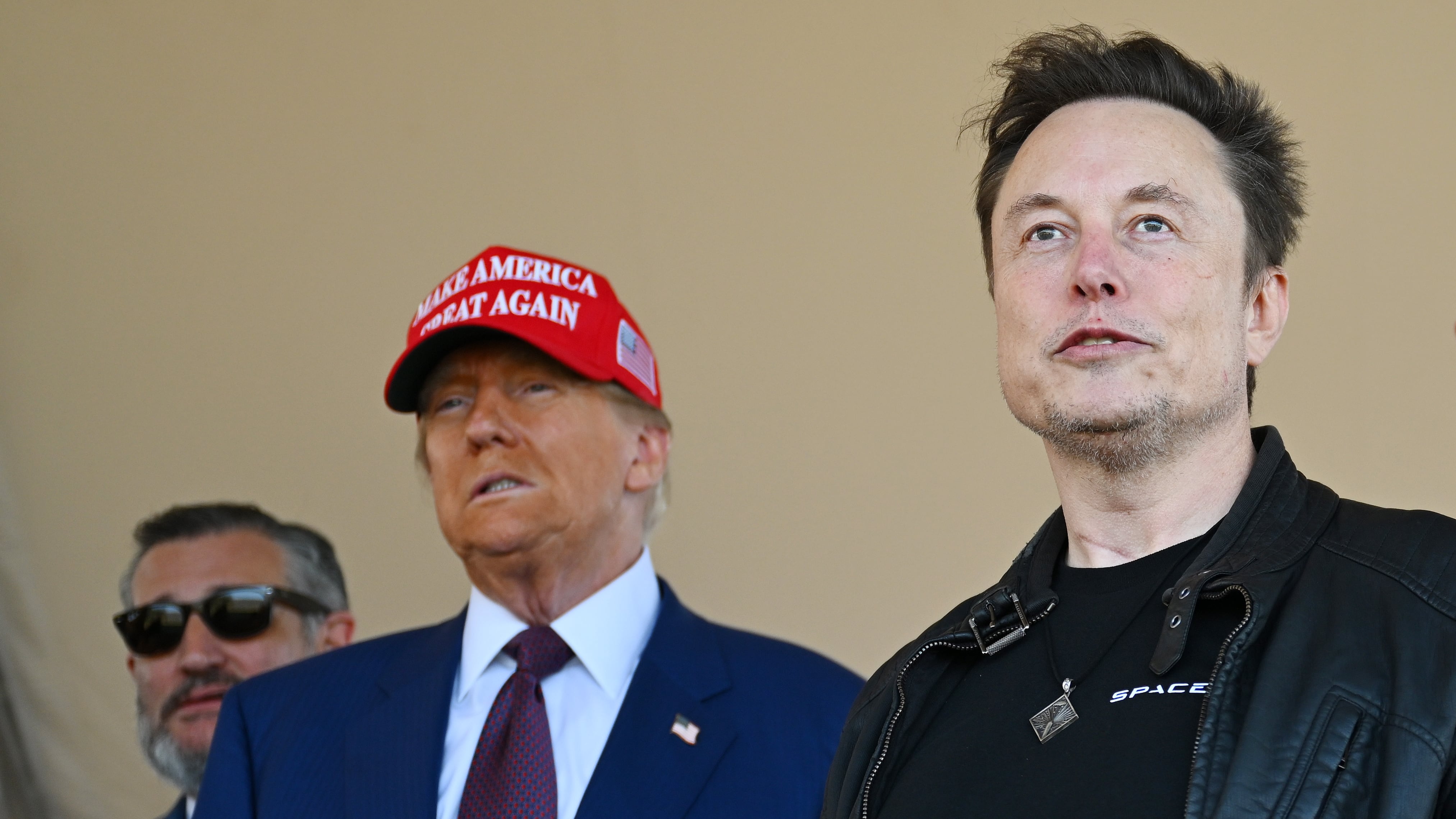 Elon Musk and Donald Trump watch a SpaceX test launch in Texas which ended with an attempted booster catch being called off.