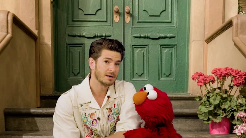 Andrew Garfield and Elmo